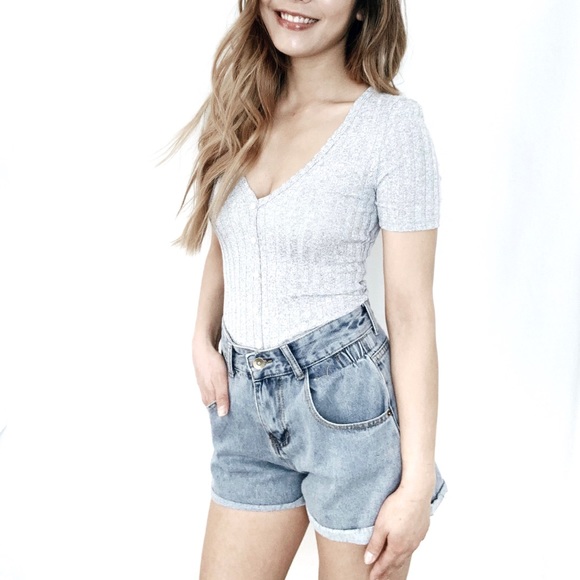 ‘Try Me’ Ribbed V-Neck Knit Tee - Picture 4 of 8